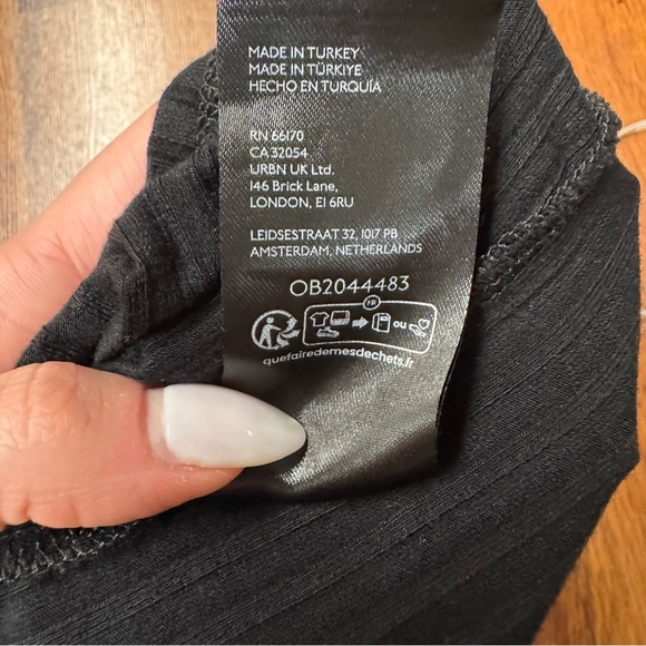 Anthropologie Sleeveless Ribbed Knit Mock Neck Top – Black (Size S) 🖤✨ - Picture 4 of 6
